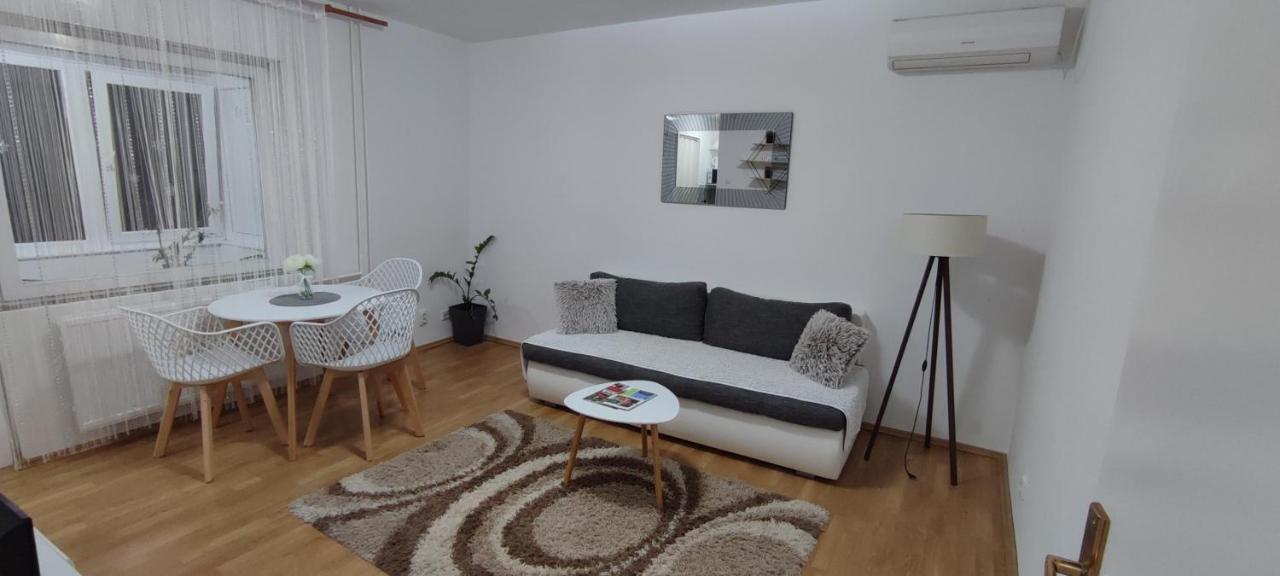 Pavle I Petra II Apartment เซรมสกี คาร์ลอฟซี ภายนอก รูปภาพ